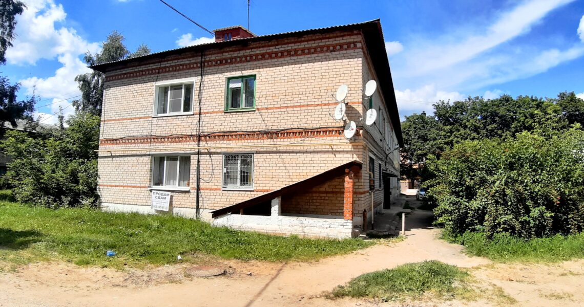 Площадь квартиры Товарково 54 кв,м, кухня 7 кв.м. Квартира на первом этаже в двух этажном кирпичном доме.