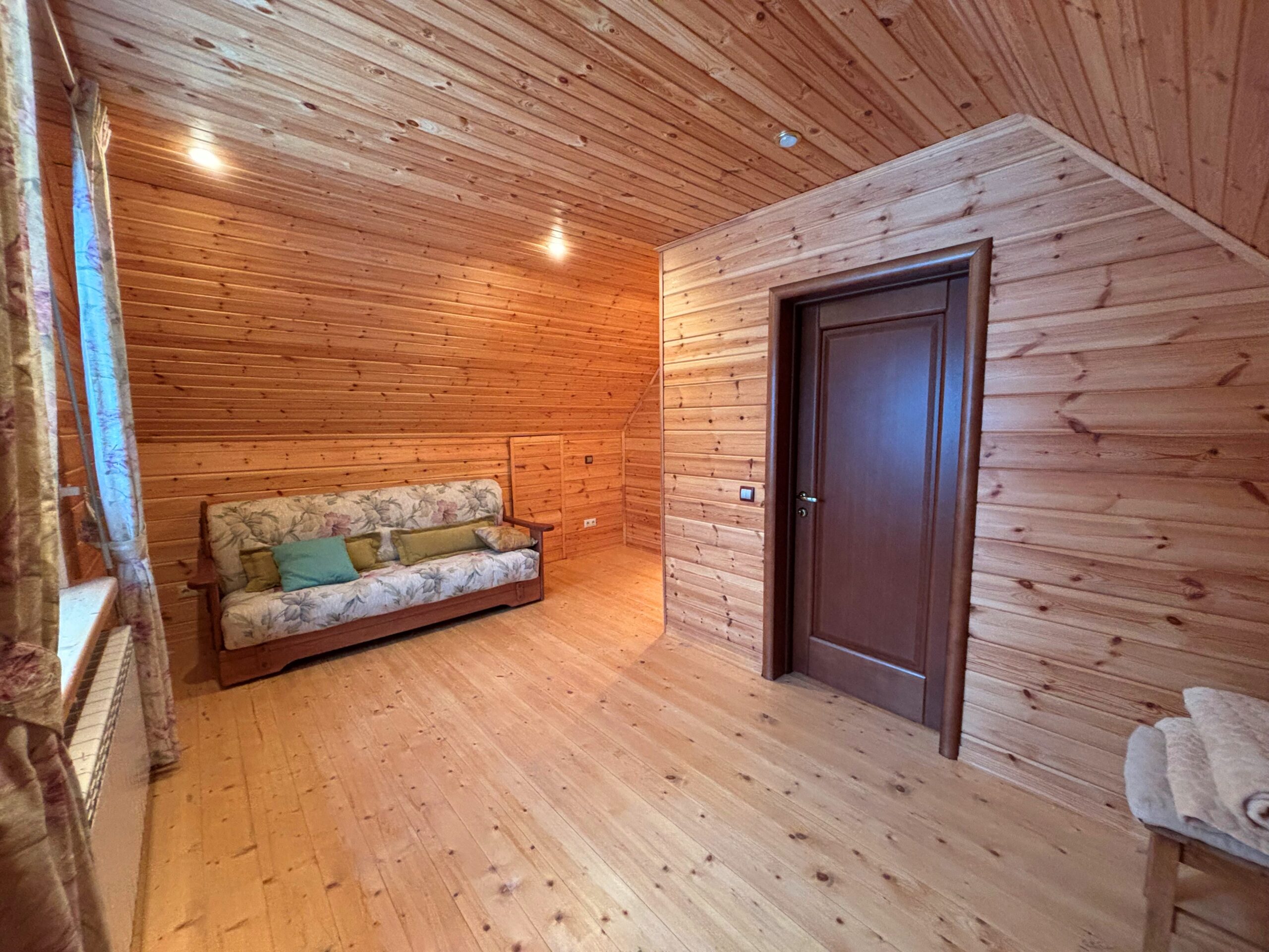 Фото спальня второй этаж Продажа дома в лесном массиве в деревне у реки Угра в Корокино Калужская область