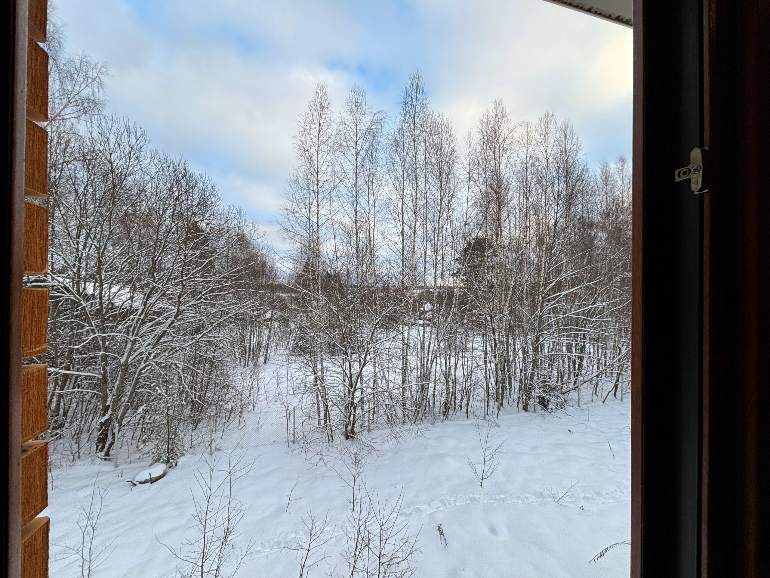 Фото вида из окна жилая комната второй этаж Продажа дома в лесном массиве в деревне у реки Угра в Корокино Калужская область