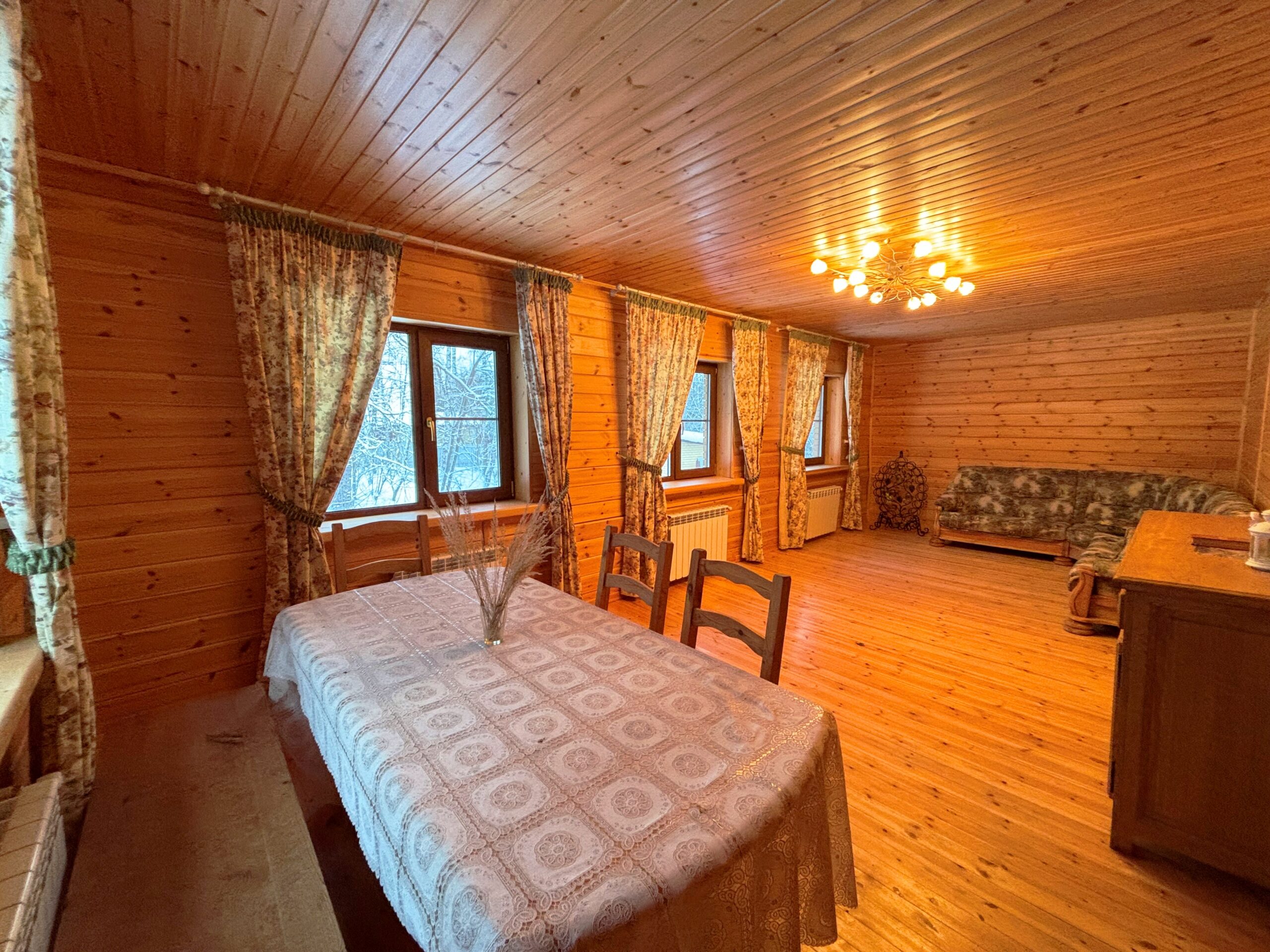 Фото гостиная первый этаж Продажа дома в лесном массиве в деревне у реки Угра в Корокино Калужская область