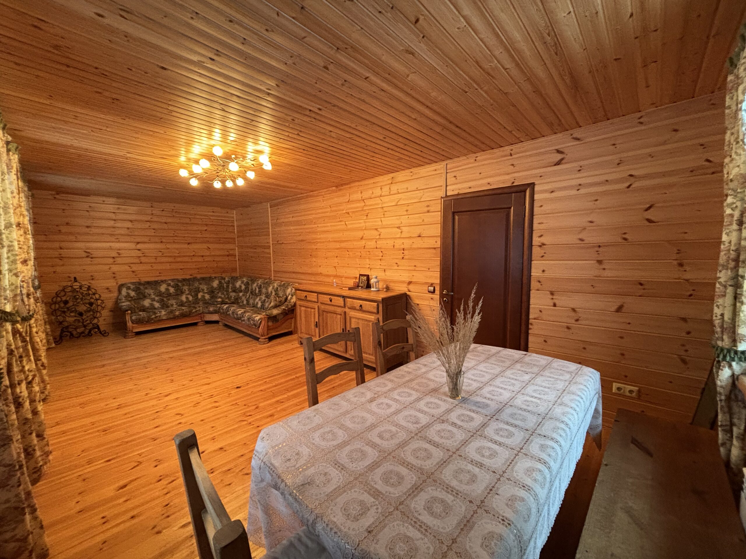 Фото зал первый этаж Продажа дома в лесном массиве в деревне у реки Угра в Корокино Калужская область