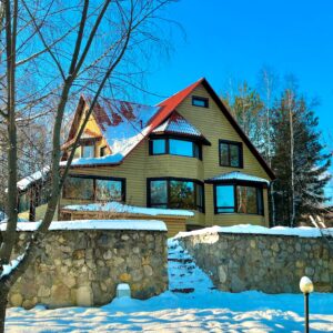 Большой дом на большом участке у реки Угра в деревне Калужская область