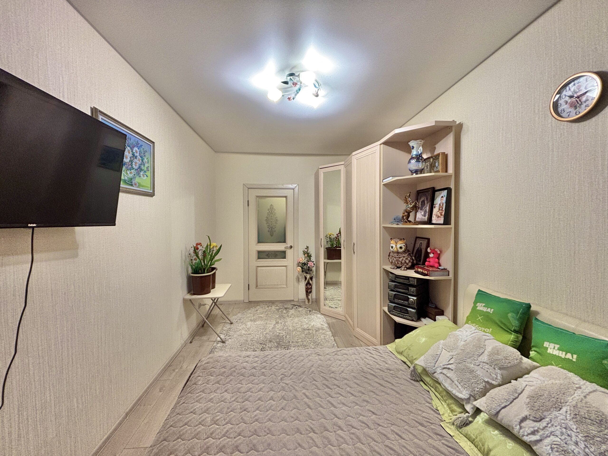 комната фото Купить 2-х комнатную квартиру в Товарково Молодежный мкр., дом 9, Новый дом, квартира с евро ремонтом, мебелью и бытовой техникой