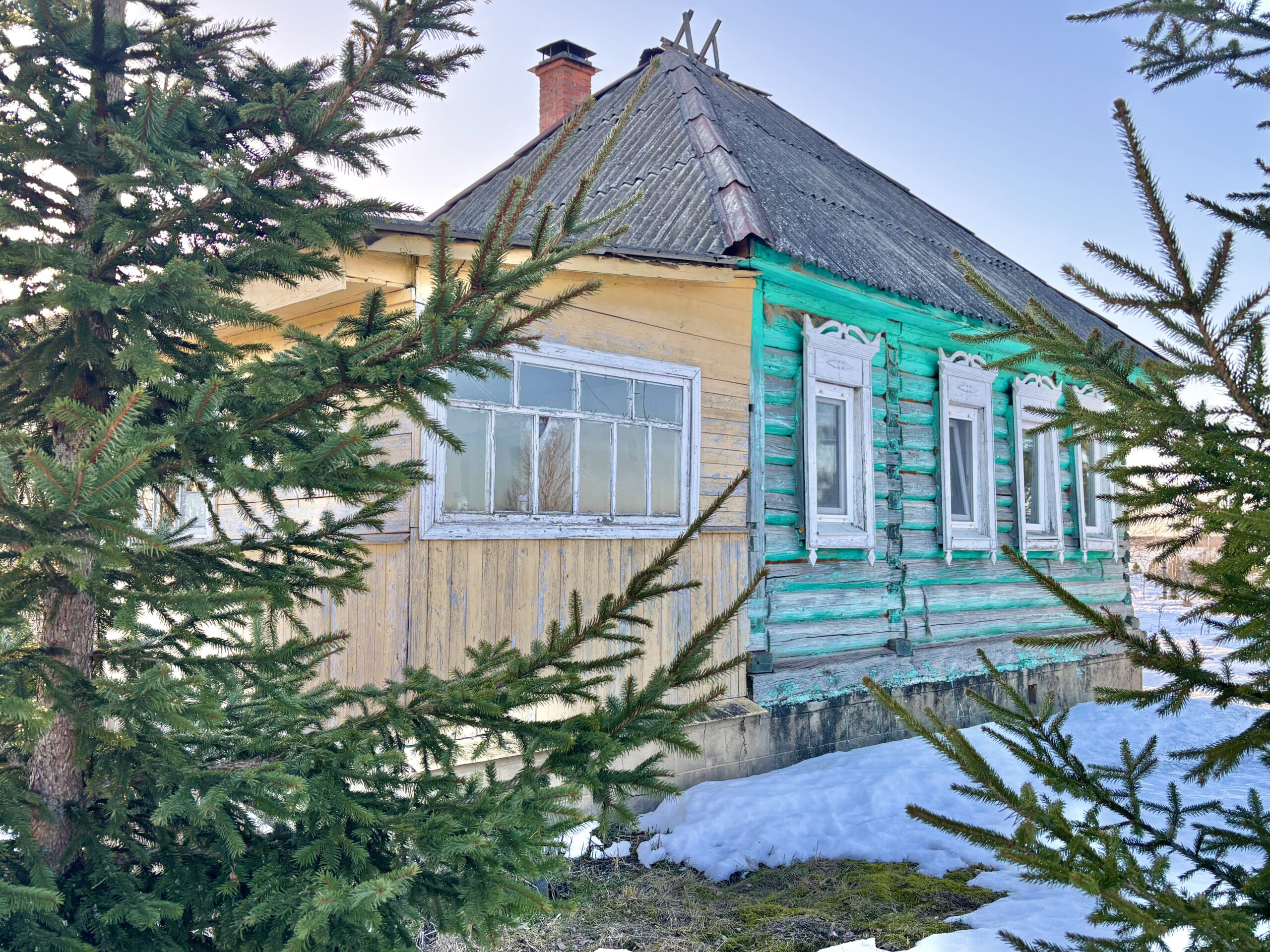 Домик в деревне Рудня Калужской области с коммуникациями вблизи реки Угра